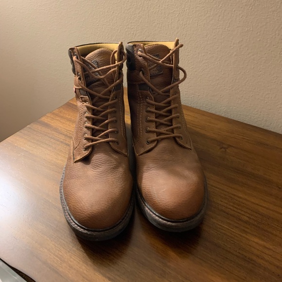 Levi’s Boots - Picture 2 of 4